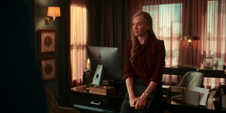 Apple iMac Pro Computer of Uma Thurman as Katherine Newman in Suspicion S01E04 The Devil You Know (2022)