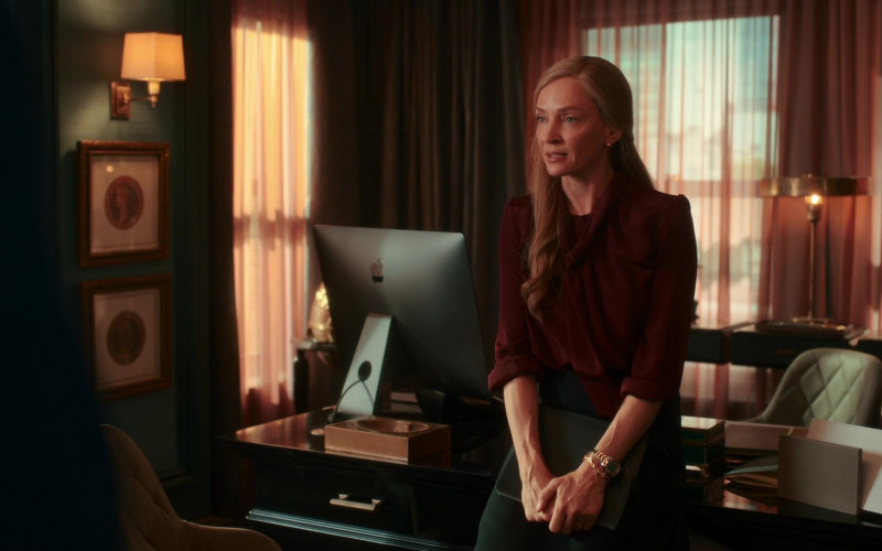 Apple iMac Pro Computer of Uma Thurman as Katherine Newman in Suspicion S01E04 The Devil You Know (2022)