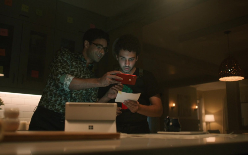 Apple iPhone Smartphone and Microsoft Surface Tablet in Coroner S04E05 Degargoony (2022)