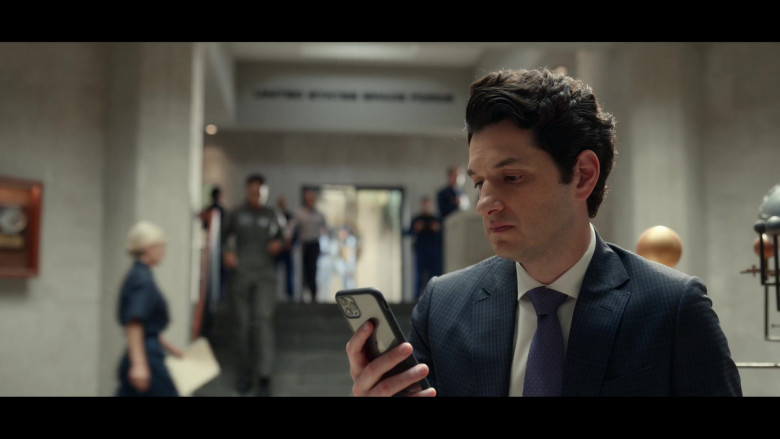 Apple iPhone Smartphone of Ben Schwartz as F. Tony Scarapiducci in Space Force S02E04 The Europa Project (2022)