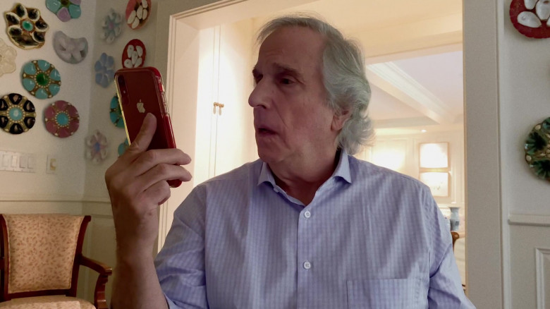 Apple iPhone Smartphone of Henry Winkler as Bobby in Family Squares (1)