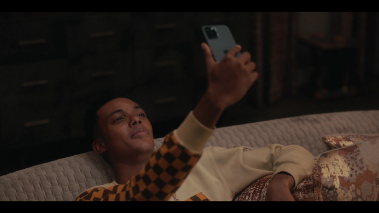 Apple iPhone Smartphone of Jabari Banks as Will Smith in Bel-Air S01E04 Canvass (2022)