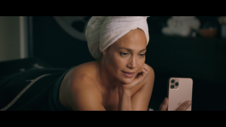 Apple iPhone Smartphone of Jennifer Lopez as Kat Valdez in Marry Me (2022)
