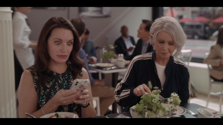 Apple iPhone Smartphone of Kristin Davis as Charlotte York in And Just Like That… S01E10 Seeing the Light (2022)