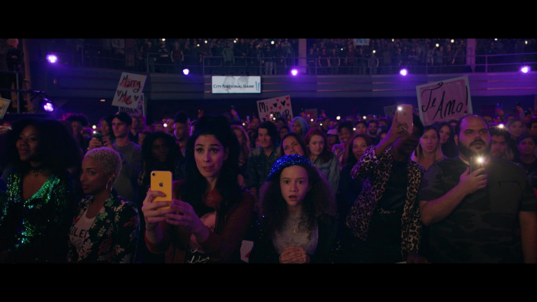 Apple iPhone Smartphone of Sarah Silverman as Parker Debbs in Marry Me Movie (2)