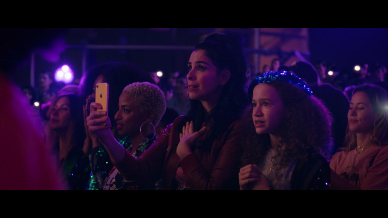 Apple iPhone Smartphone of Sarah Silverman as Parker Debbs in Marry Me Movie (3)