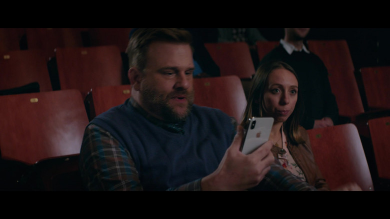 Apple iPhone Smartphones Used by Cast Members in Marry Me 2022 Movie (5)