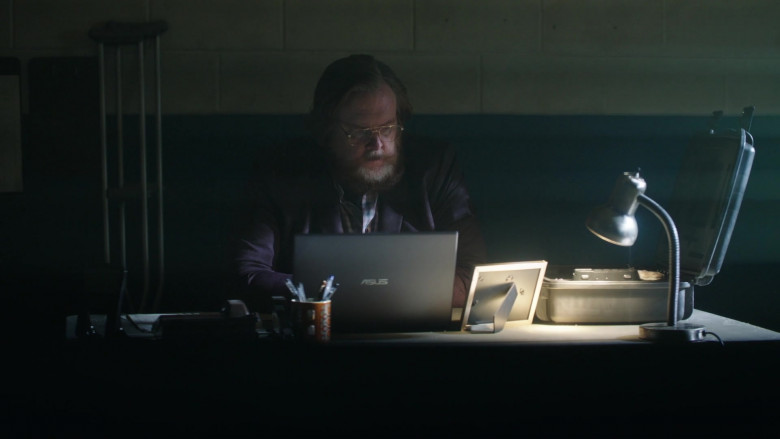 Asus Laptop Computer in Peacemaker S01E08 It's Cow or Never (2022)