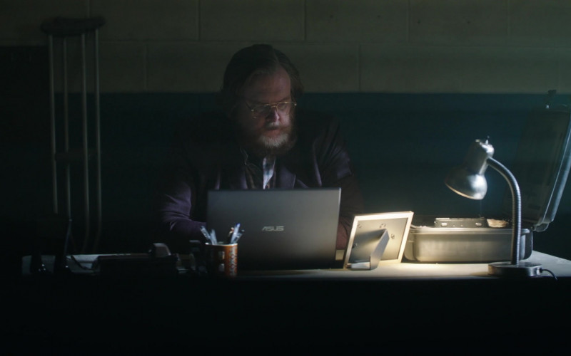 Asus Laptop Computer in Peacemaker S01E08 It’s Cow or Never (2022)
