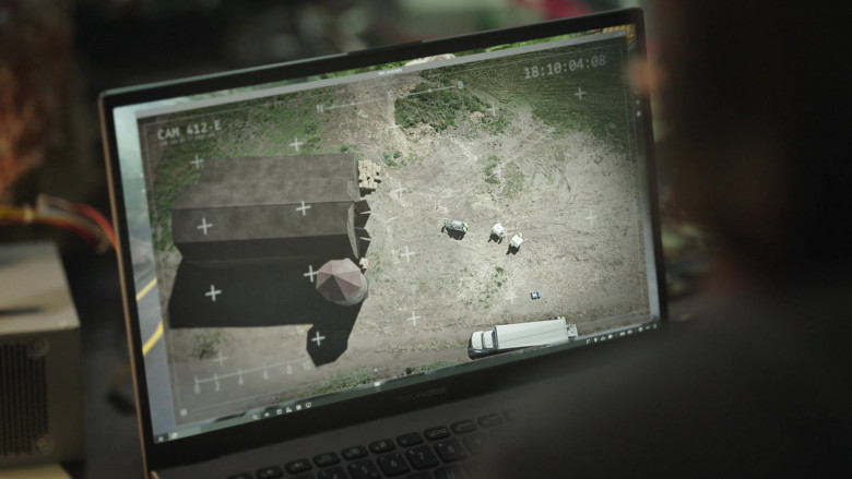 Asus Vivobook Laptop in Peacemaker S01E06 Murn After Reading (3)