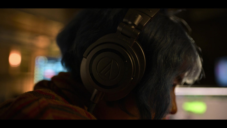 Audio-Technica Headphones of Zoë Kravitz as Angela Childs in Kimi (3)