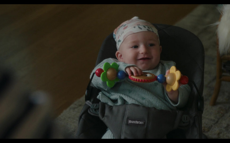 BabyBjorn Bouncer in Inventing Anna S01E08 "Too Rich for Her Blood" (2022)