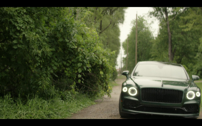 Bentley Flying Spur Car Driven by Alan Ritchson as Jack Reacher in Reacher S01E07 "Reacher Said Nothing" (2022)