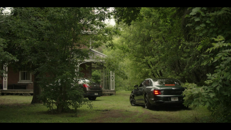 Bentley Flying Spur Car Driven by Alan Ritchson as Jack Reacher in Reacher S01E07 TV Show 2022 (2)