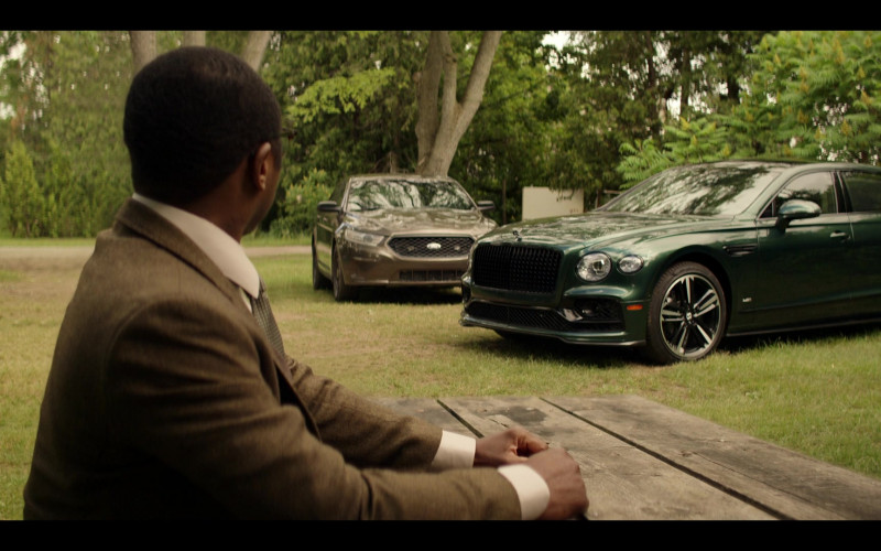 Bentley Flying Spur Luxury Car in Reacher S01E06 "Papier" (2022)