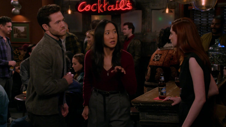 Blue Moon Beer in How I Met Your Father S01E05 The Good Mom (2022)