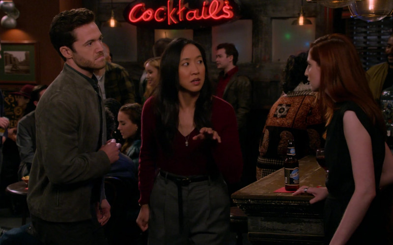 Blue Moon Beer in How I Met Your Father S01E05 The Good Mom (2022)