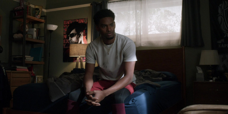 Champion Men’s T-Shirt in All American Homecoming S01E01 Start Over (2022)