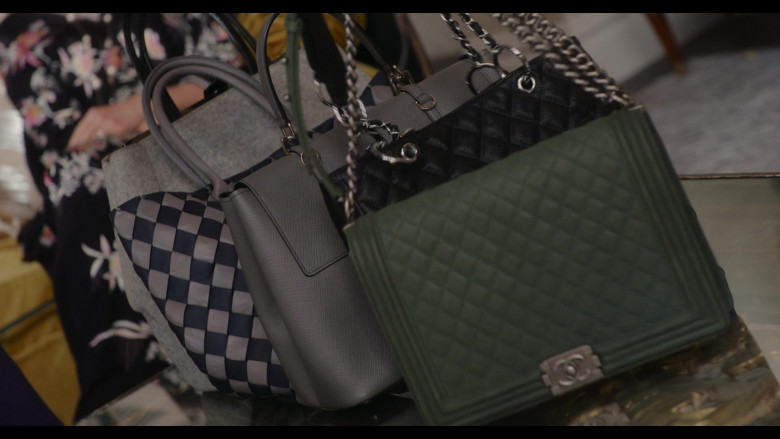 Chanel Handbag in Inventing Anna S01E02 The Devil Wore Anna (2022)