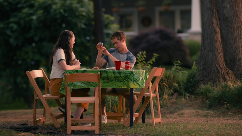 Coca-Cola Soda Can in Sweet Magnolias S02E06 Find It in Your Heart (2022)