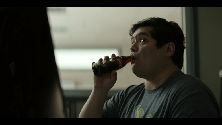 Coca-Cola Soda Enjoyed by Harvey Guillén as Jasper in Reacher S01E05 No Apologies (2022)