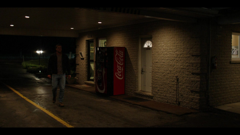 Coca-Cola Vending Machine in Reacher S01E02 First Dance (2022)