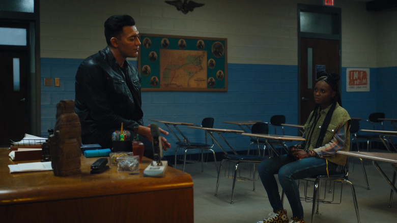 Converse Chuck Taylor All Star Hi Sunflower Sneakers of Kaci Walfall in Naomi S01E04 Enigma (2)