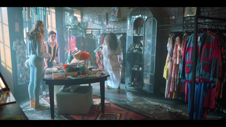 Converse Yellow HiTop Sneakers of Ava Michelle as Jodi Kreyman in Tall Girl 2 (2022)