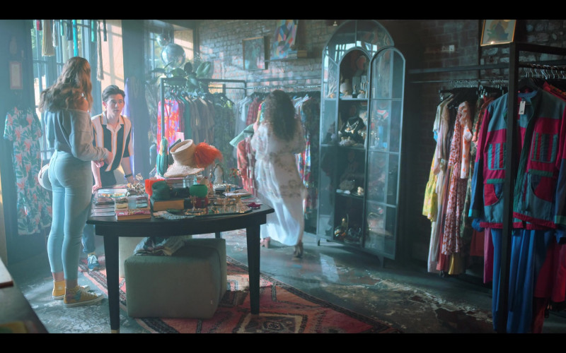 Converse Yellow HiTop Sneakers of Ava Michelle as Jodi Kreyman in Tall Girl 2 (2022)