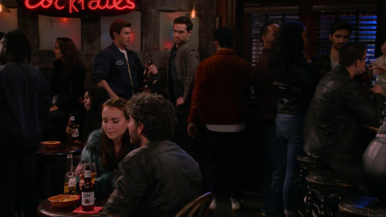 Corona and Miller Lite Beer Bottles in How I Met Your Father S01E05 The Good Mom (2022)