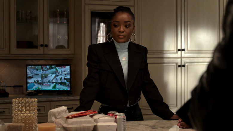 Courrèges Women's Turtleneck Sweater of LaToya Tonodeo as Diana Tejada and Coca-Cola Soda Cans in Power Book II Ghost S02E10 Love and War (2022)