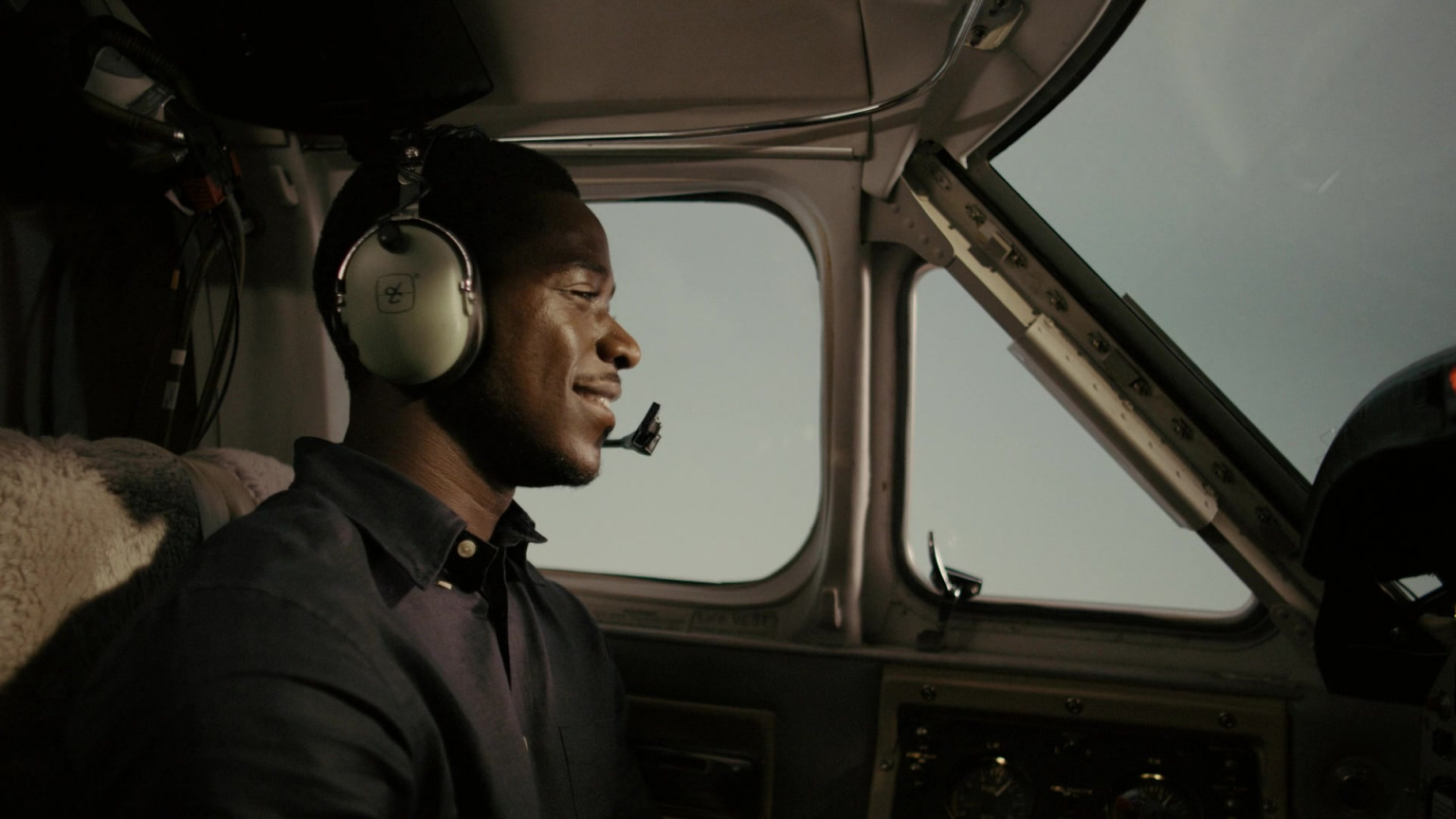 David Clark Aviation Headset In Snowfall S05E02 (2022)