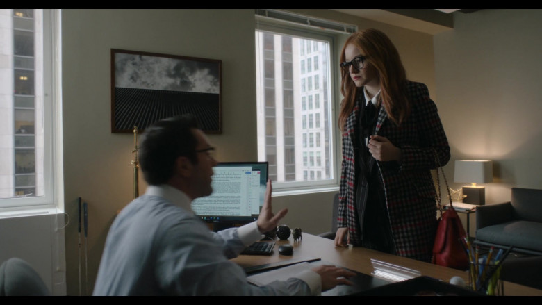 Dell Computer Monitors in Inventing Anna S01E04 A Wolf in Chic Clothing (3)