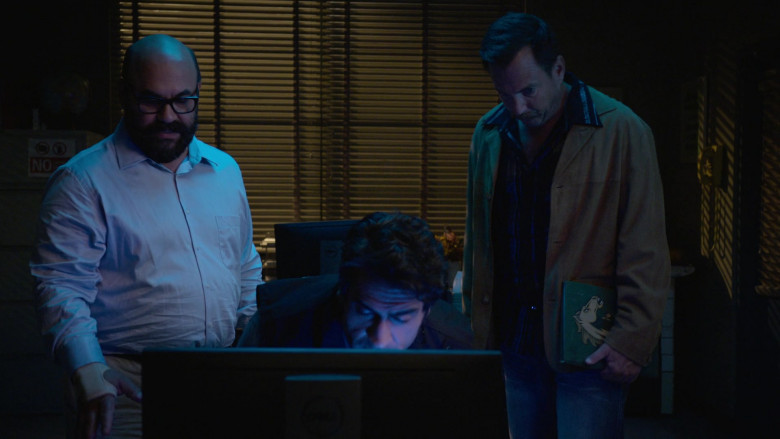 Dell Computer Monitors in Murderville S01E03 Most Likely to Commit Murder (3)