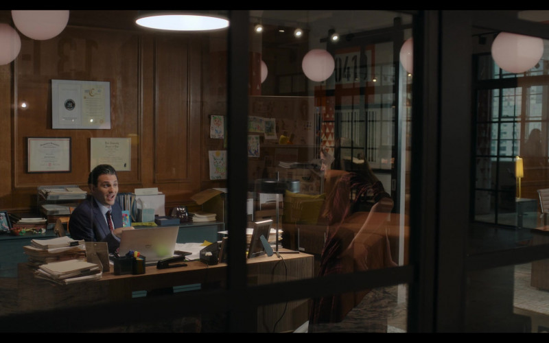 Dell Notebook in Inventing Anna S01E04 A Wolf in Chic Clothing (2022)