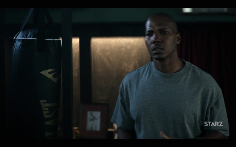 Everlast Punching Bag in Power Book IV Force S01E02 King of the Goddamn Hill (2022)