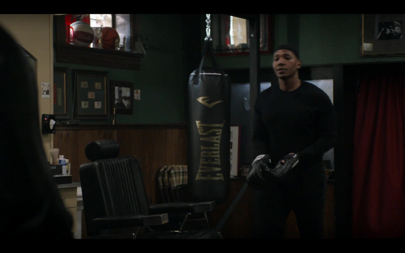 Everlast Punching Bag in Power Book IV Force S01E04 Storm Clouds (2022)