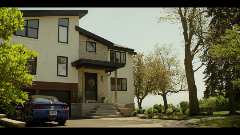 Ford Mustang Blue Convertible Car in Reacher S01E04 In a Tree (1)