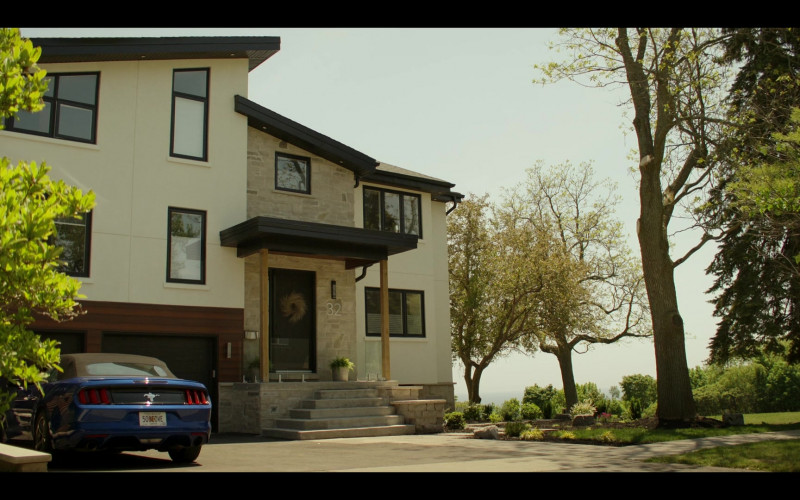 Ford Mustang Blue Convertible Car in Reacher S01E04 In a Tree (1)