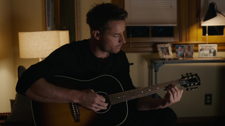 Gibson Guitar of Justin Hartley as Kevin Pearson in This Is Us S06E06 Our Little Island Girl Part 2 (2022)