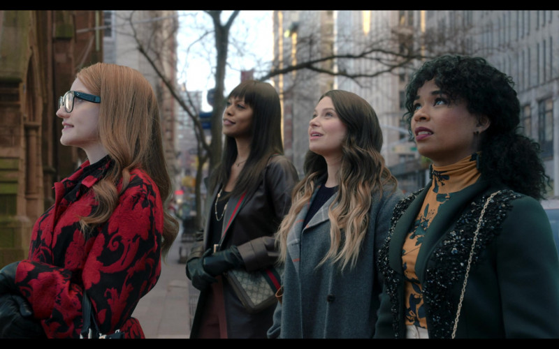 Gucci Handbag of Laverne Cox as Kacy Duke in Inventing Anna S01E05 Check Out Time (2022)