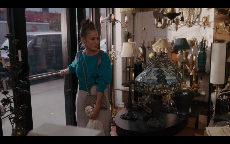 Gucci Handbag of Sarah Jessica Parker as Carrie Bradshaw in And Just Like That… S01E10 Seeing the Light (2022)