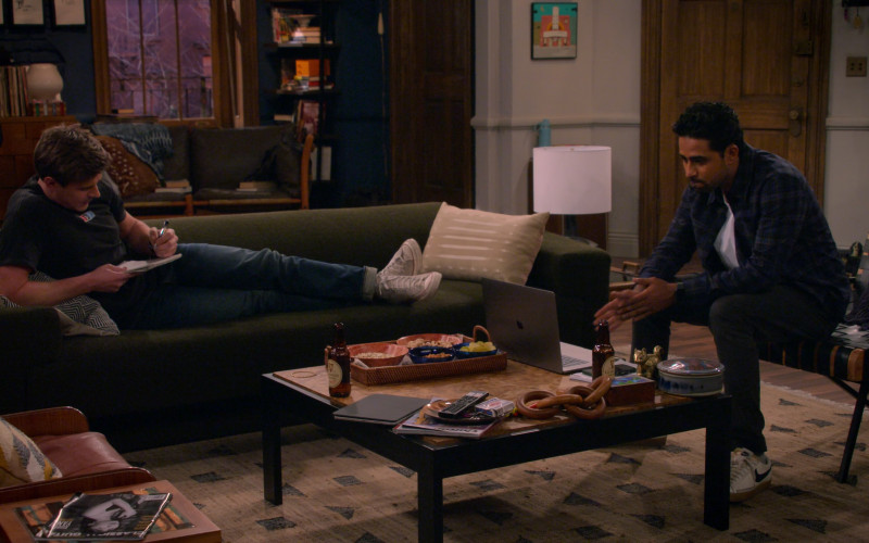 Guinness Beer, Apple MacBook Laptop and Nike Shoes in How I Met Your Father S01E07 Rivka Rebel (2022)
