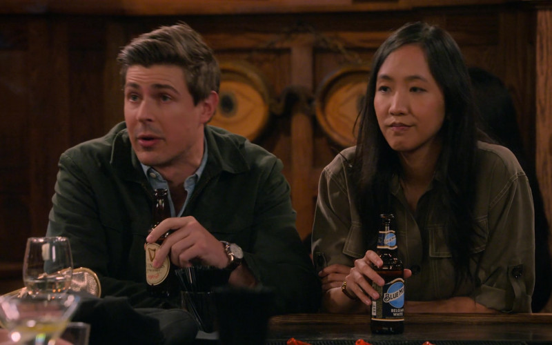 Guinness and Blue Moon Beer Bottles in How I Met Your Father S01E04 Dirrty Thirty (2022)