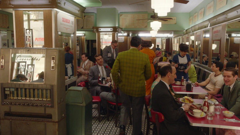 Heinz Tomato Ketchup in The Marvelous Mrs. Maisel S04E01 Rumble on the Wonder Wheel (1)