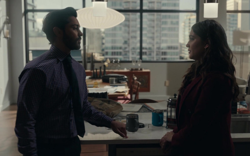 Hydro Flask Mugs in The Resident S05E11 Her Heart (2022)