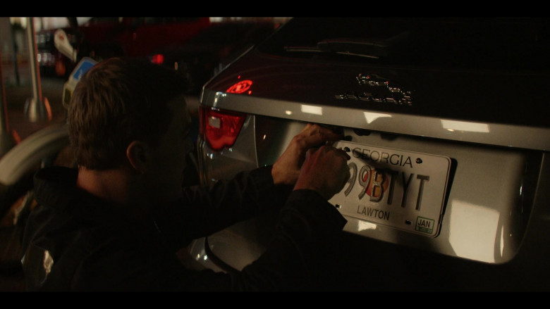 Jaguar F-Pace Car of Cast Member Alan Ritchson as Jack Reacher in Reacher S01E04 In a Tree (2)