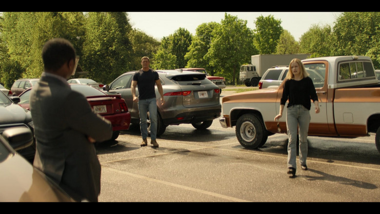 Jaguar F-pace Car of Alan Ritchson as Jack Reacher in Reacher S01E03 Spoonful (2)