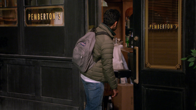 JanSport Backpack in How I Met Your Father S01E06 Stacey (2022)