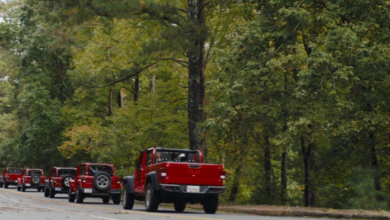 Jeep Wrangler Red Cars in Naomi S01E05 Rocky Ridge (2)